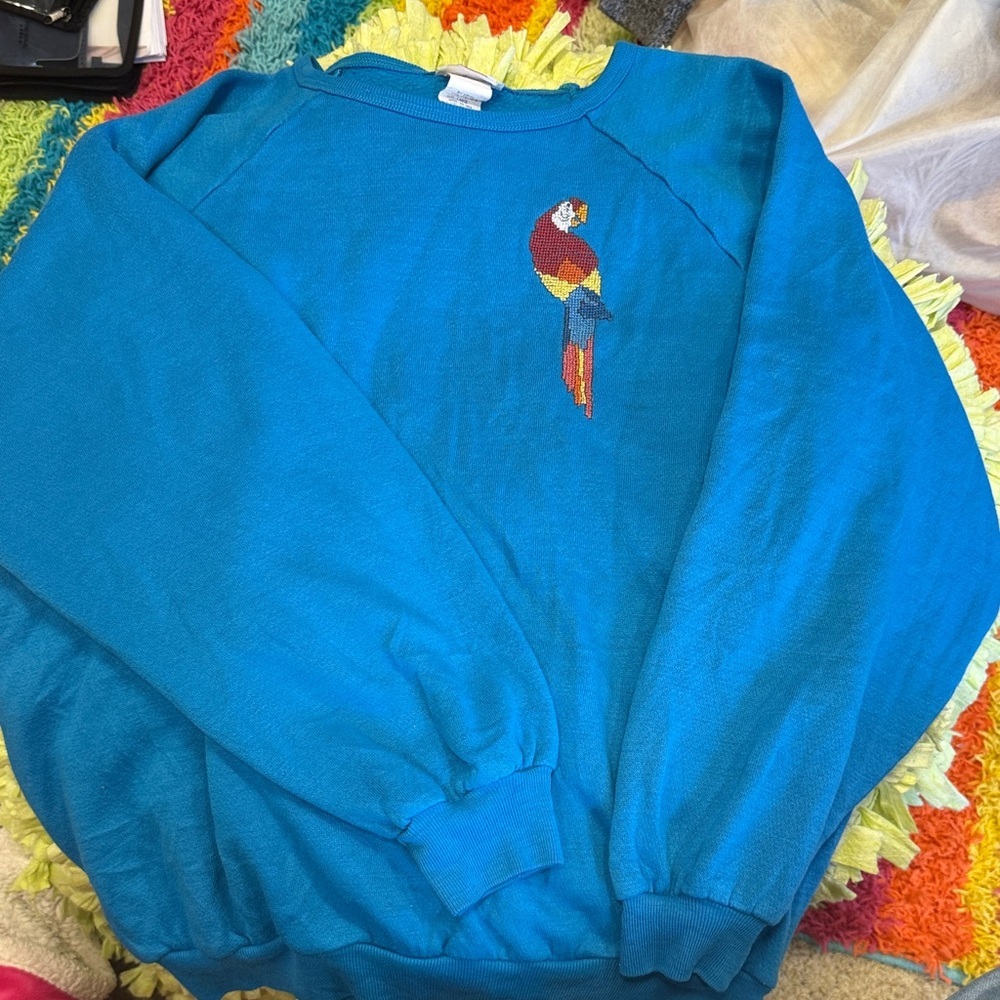 Womens Vintage Cross stitch, Parrot Sweatshirt, Sz Large, lightweight - Picture 5 of 6